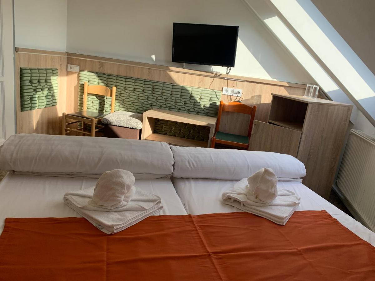 Varfal Wellness Panzio Beci Exterior foto